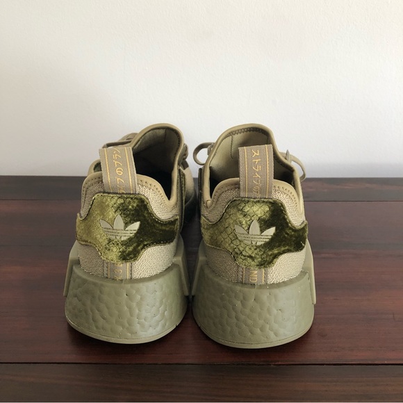 Adidas Olive Green Velvet NMD R1 Size 9W - Picture 4 of 7